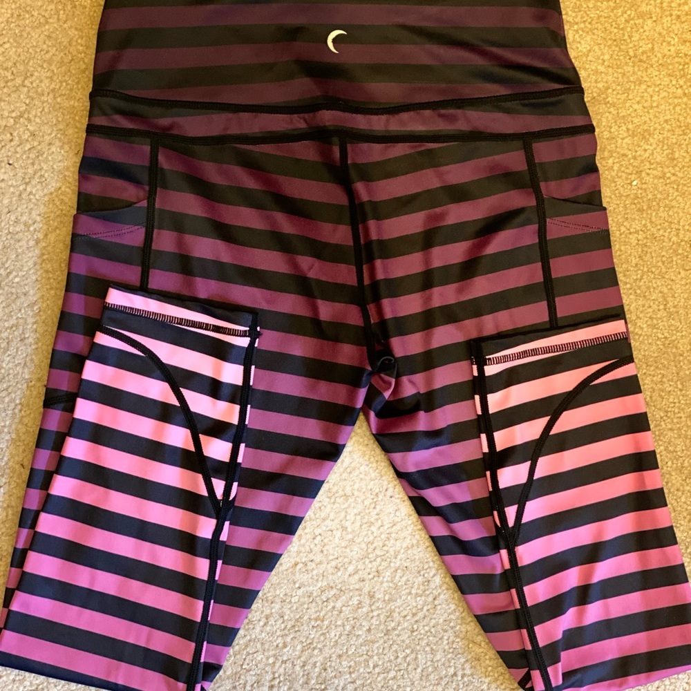 Zyia purple ombré stripe leggings